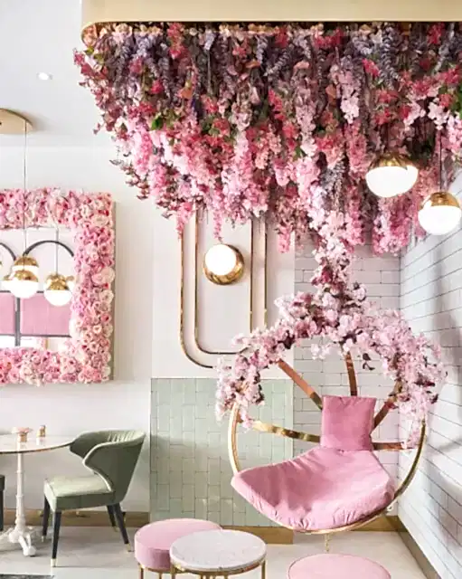 İç Mekanda Gül Duvar Kaplama Uygulamasi